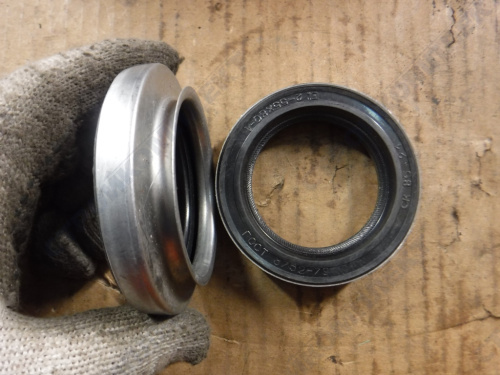 Сальник пер.к/вала [53-1005032-001]