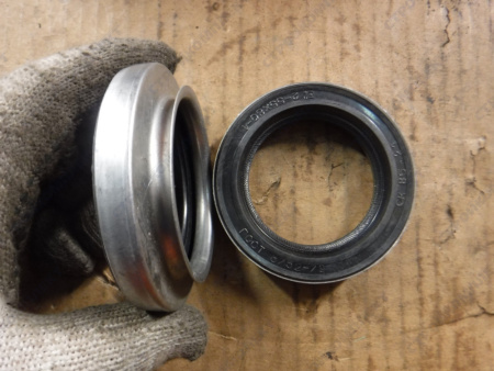 Сальник пер.к/вала [53-1005032-001]